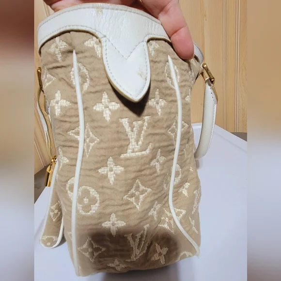 Authentic Louis Vuitton Monogram Blanc Sabbia MM - Picture 9 of 16